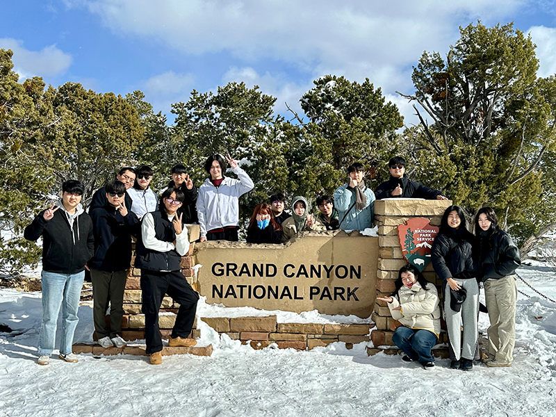 yonse-university-exchange-students_grand-canyon-sign
