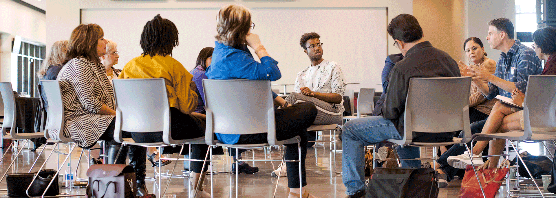 operational-excellence-group-circle-discussion